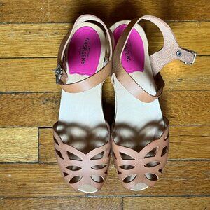 Swedish Hasbeens 38 “Ornament” clog sandals in natural tanned leather